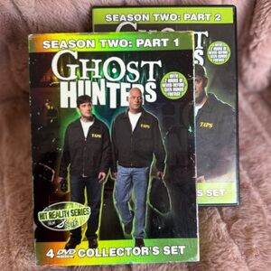 Ghost hunters season 2! Complete season!